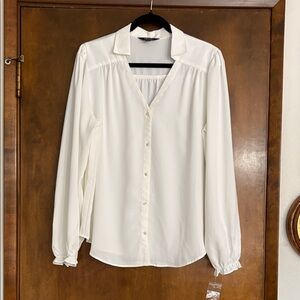 NICOLE by Nicole Miller Size Large Cream Blouse New tag off but extra button on